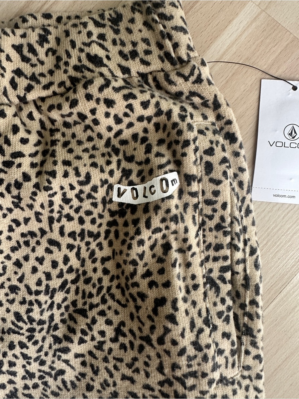 Volcom Girls Leopard Print Fleece Pants size 10/12 NWT